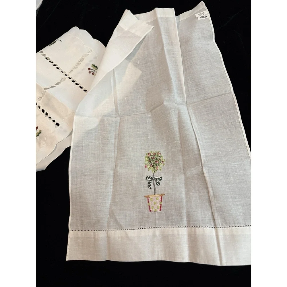 Lot of 2 NEW Christmas Linens Towels‎ Holly Topiary Embroidered Guest Tea Table